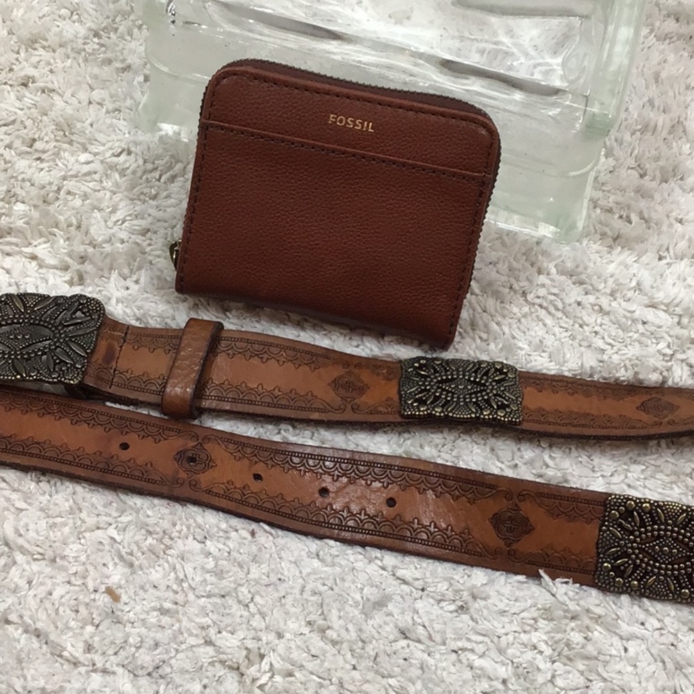 Fossil cowhide leather tan zip around wallet